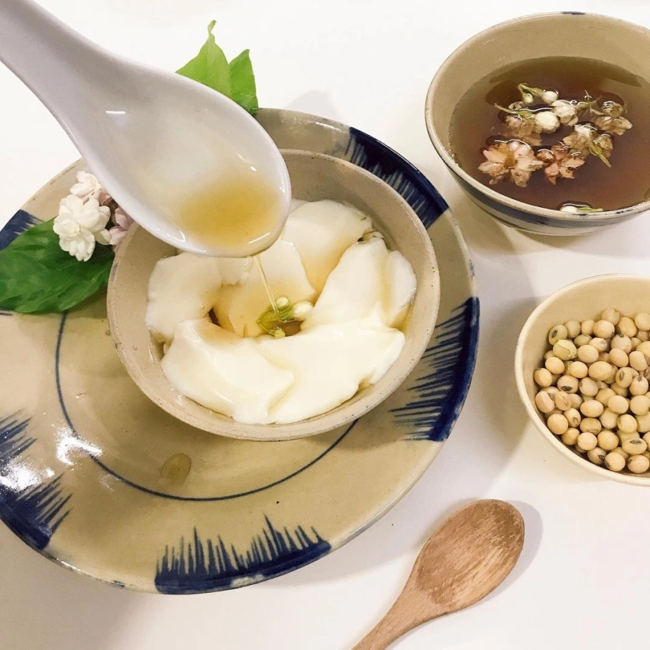 Tào Phớ (Taho) Là Gì? – Món Ăn Thanh Mát Gây Thương Nhớ! Tào Phớ (Taho) Là Gì? – Món Ăn Thanh Mát Gây Thương Nhớ!