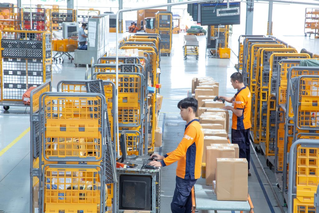 Quy trình vận hành mạng lưới Điểm bưu cục tự động trong giao hàng chặng cuối.