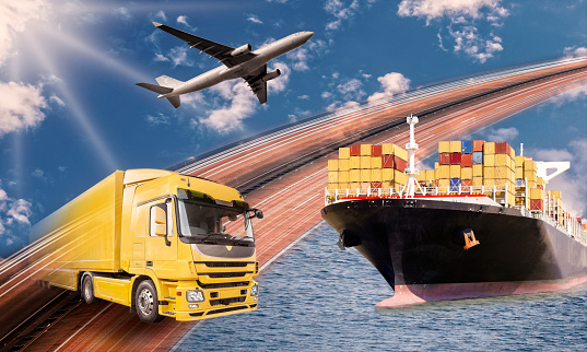 Quy trình vận hành tự động hóa trong chuỗi chuyển phát nhanh thương mại điện tử xuyên biên giới.